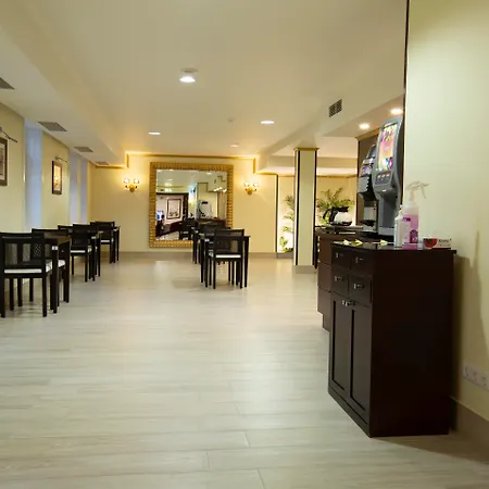 芬尼萨酒店 酒店